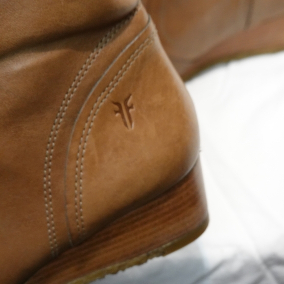 FRYE Tan Leather Low-heeled Wedge Ankle Boots with Rubber Soles, size 8 - Picture 9 of 9